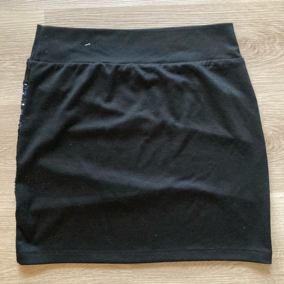 Black and blue sequence pencil, bandage style mini skirt - Picture 5 of 6